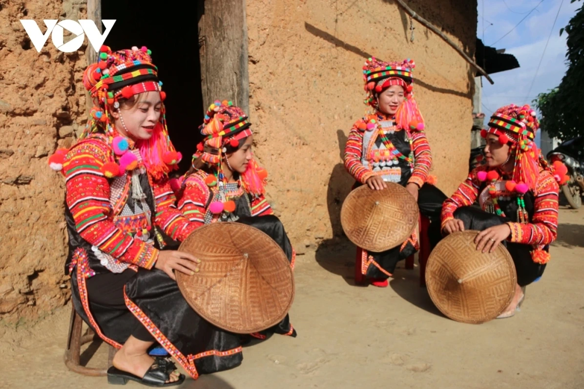 During Tet, people extend their best wishes and luck to each other.