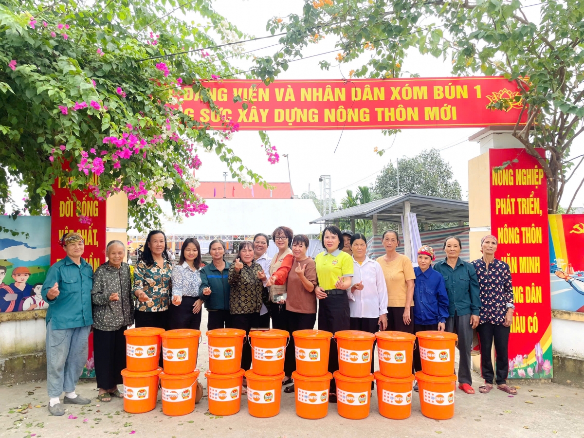 Hơn 1.800 bộ đồ dùng thiết yếu dùng cho phụ nữ đã được trao. Ảnh: UNFPA 
