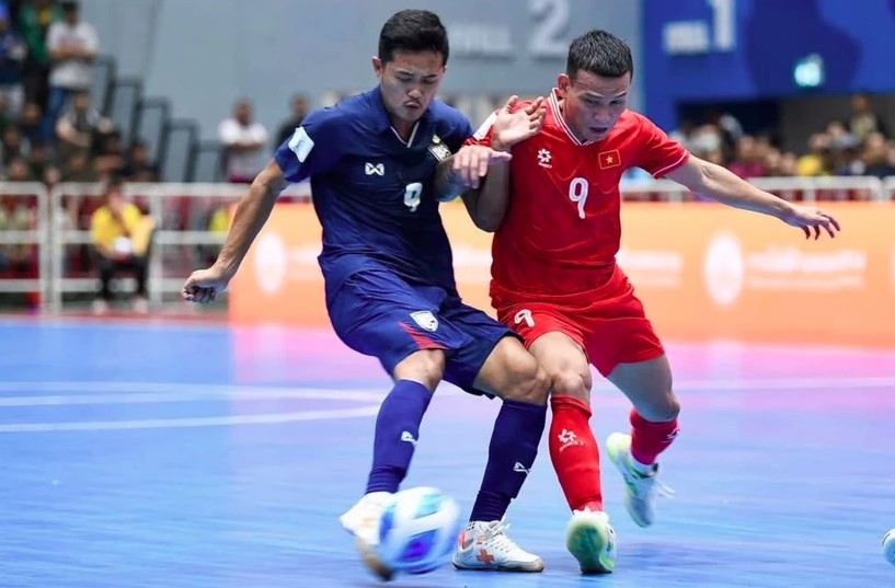 Vietnam (red) win 3 - 2 over Thailand in the last match of Group A at the ASEAN Futsal Championship 2024. (Photo: Vietnam Football Federation)