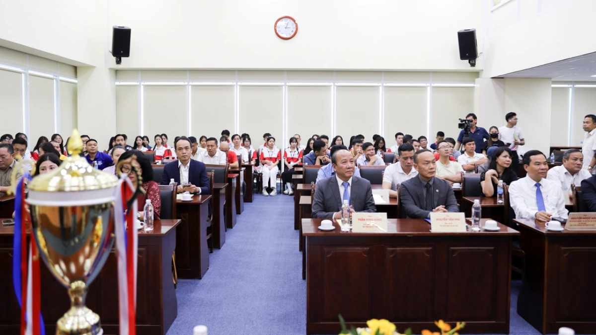 Lễ công bố và bốc thăm chia bảng Giải Futsal HDBank Cúp quốc gia 2024 với đại diện ban tổ chức, các nhà tài trợ đồng hành, phóng viên báo đài,... 