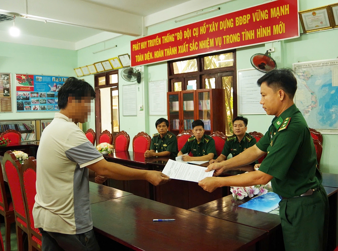 Giao Thông báo quyết định xử phạt cho chủ tàu cá