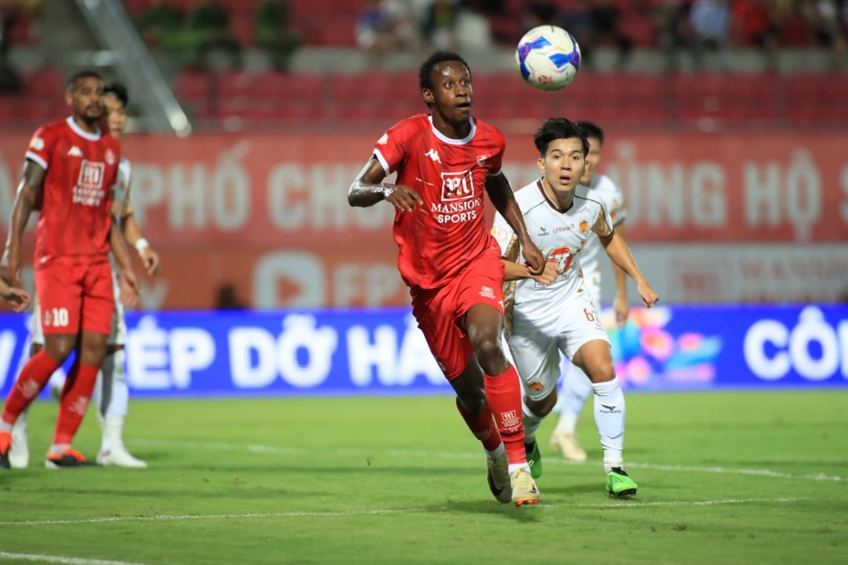 Hải Phòng chơi chủ động trước HAGL (Ảnh: Đức Minh)