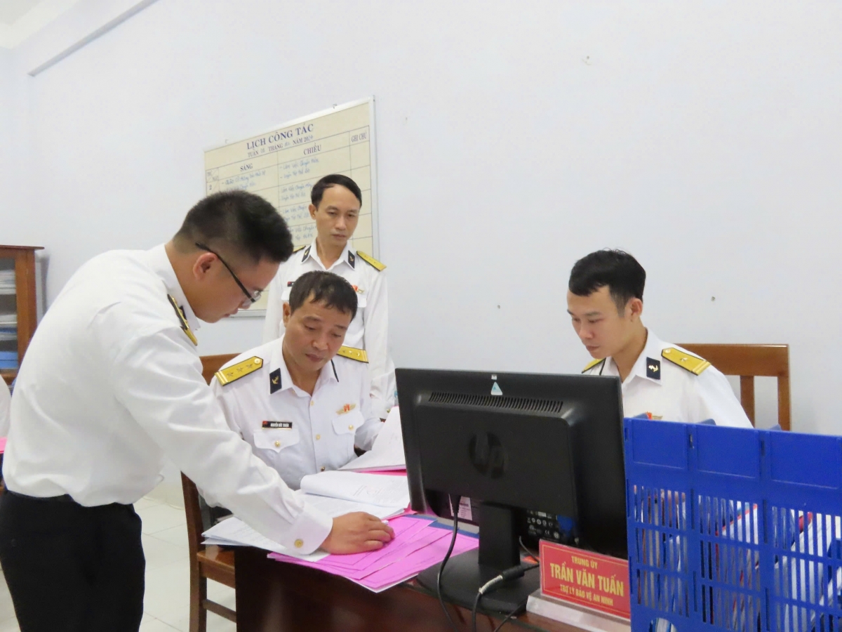 Kiểm tra hệ thống sổ sách, mẫu biểu văn kiện tại Lữ đoàn 161