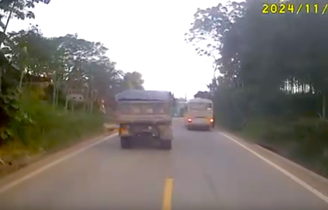 Hiện trường vụ tai nạn giao thông thương tâm.