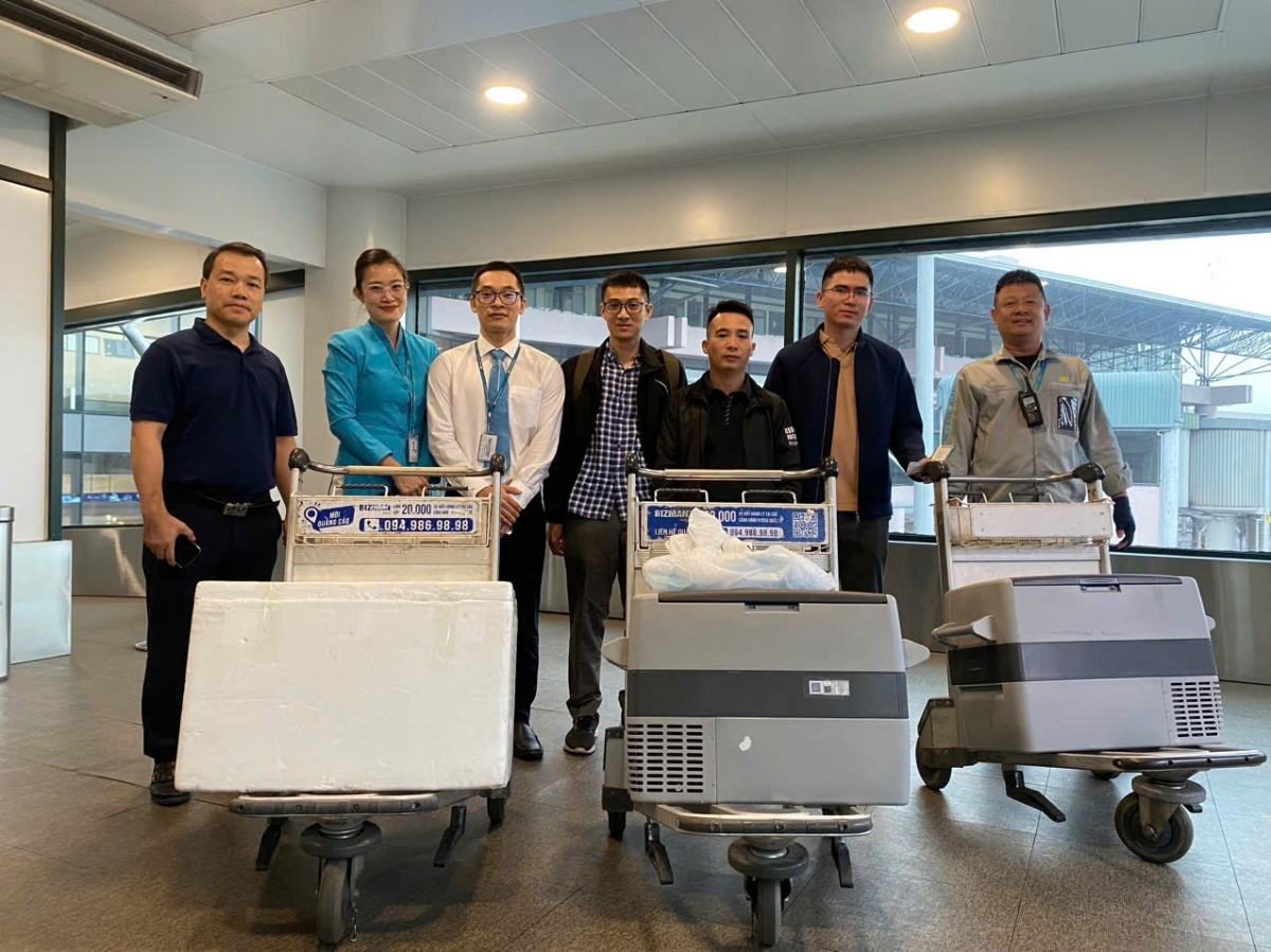 Tạng hiến được bảo quản để lên máy bay ra Hà Nội và Huế (Ảnh Trung tâm Điều phối ghép tạng quốc gia)