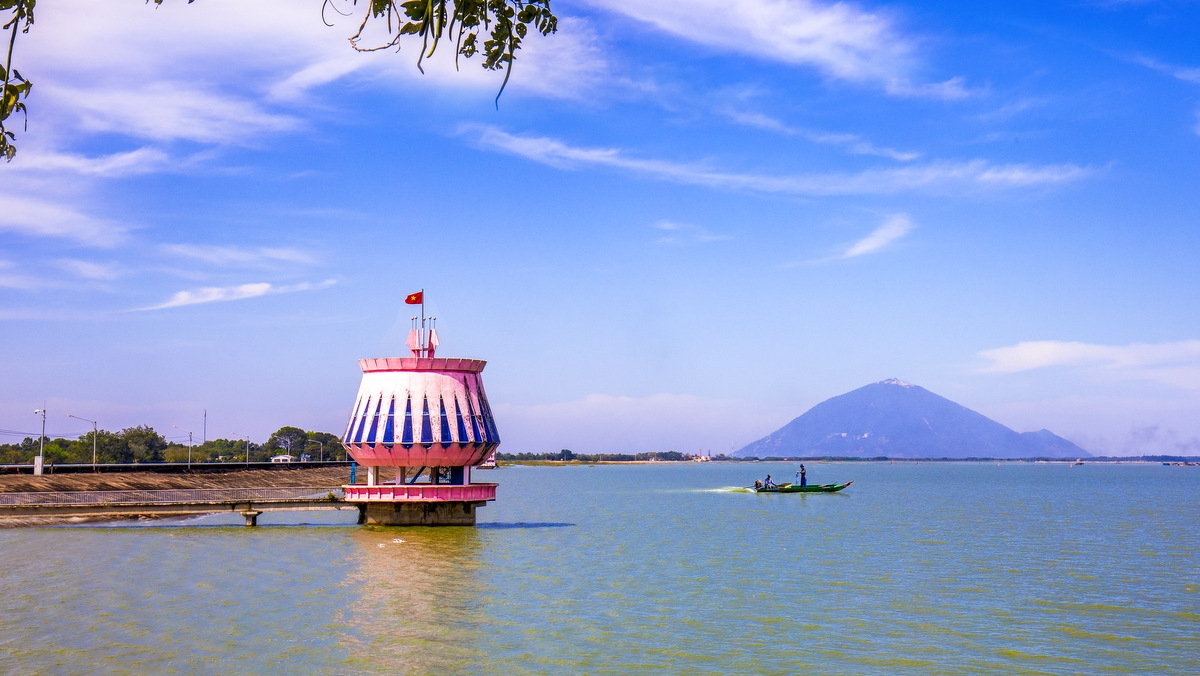 Hồ Dầu Tiếng (ảnh Huỳnh Đông)