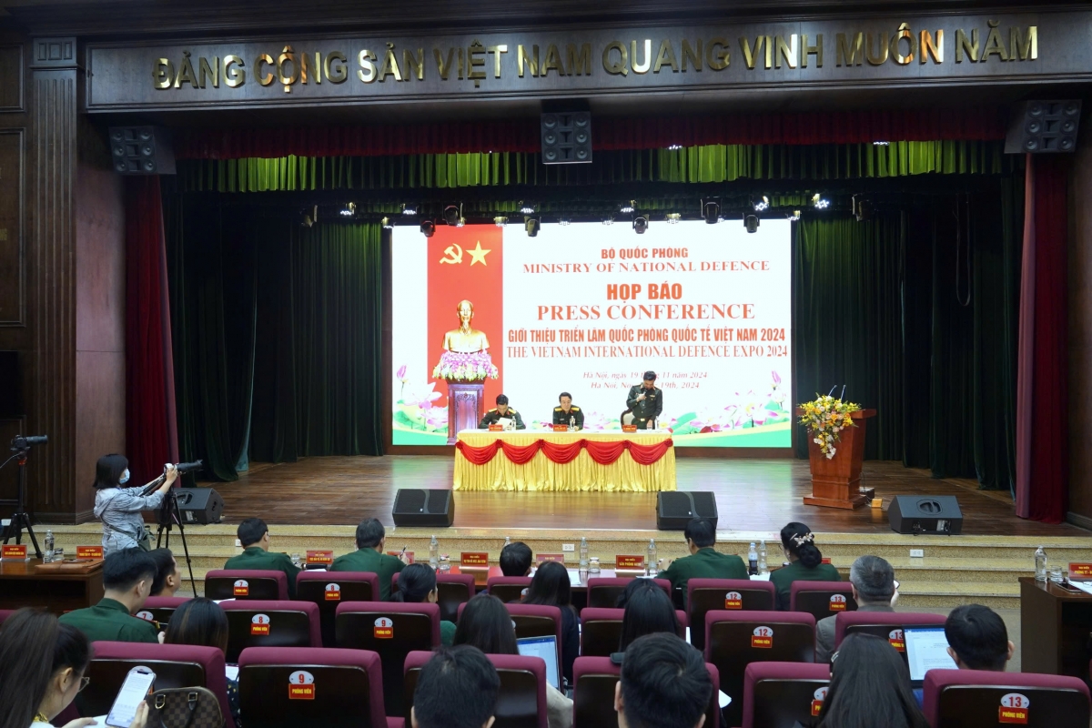 Toàn cảnh họp báo