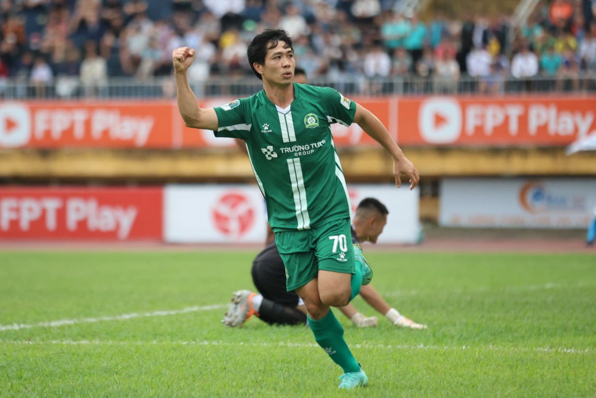 Công Phượng có bàn thắng đầu tiên trên sân khách mùa này (Ảnh: Bình Phước FC)
