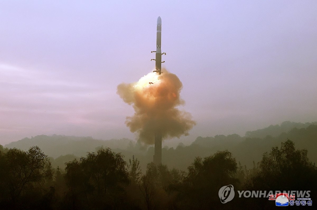 Triều Tiên phóng tên lửa đạn đạo Hwasong-19 ngày 31/10/2024. Ảnh:: KCNA/Yonhap