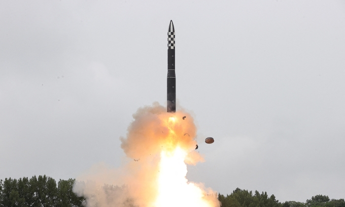 Một vụ phóng tên lửa của Triều Tiên. Ảnh: KCNA