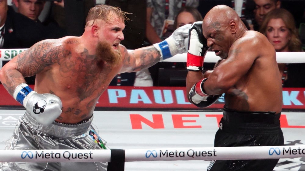 Jake Paul đánh bại Mike Tyson (Ảnh: Reuters).