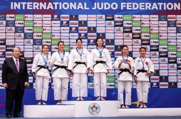 Nguyen Quynh Huong and Do Tran Cam Tu (right) are with their bronze medals at the Las Vegas World Judo Championships Kata 2024. (Photo: ijf.org)