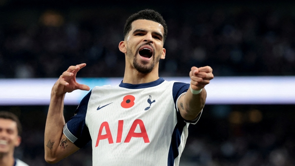 Tottenham thắng đậm Aston Villa trong ngày Dominic Solanke ghi cú đúp. (Ảnh: Reuters)