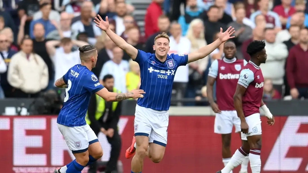 9. Liam Delap | Ipswich | 6 bàn thắng.