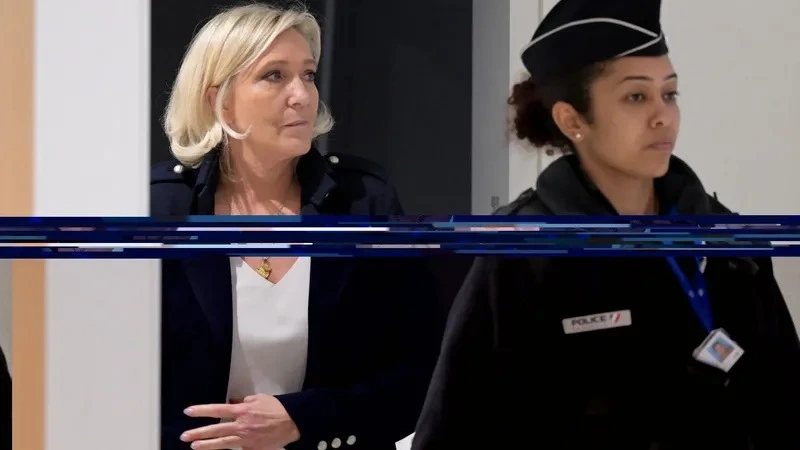 Phiên toà xét xử bà Marine Le Pen và 26 thành viên khác thuộc đảng RN từng làm nghị sĩ châu Âu bắt đầu từ ngày 30/9 vừa qua. Ảnh: BFMTV
