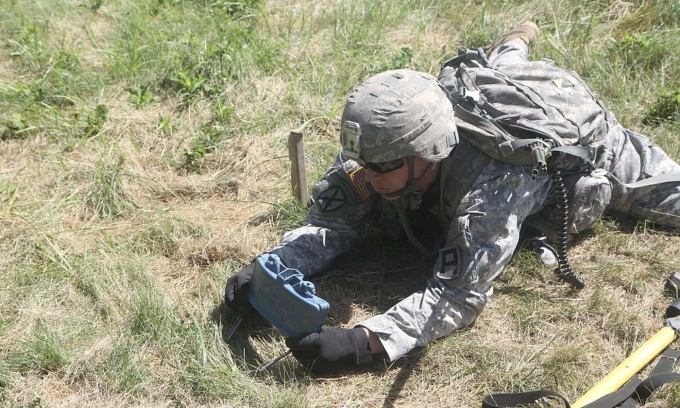 Lính Mỹ huấn luyện dùng mìn chống bộ binh hồi năm 2014. Ảnh: US Army