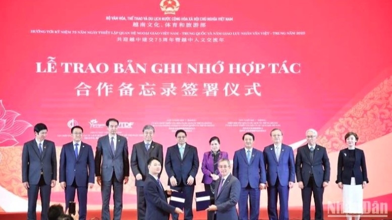 The ceremony is witnessed by Prime Minister Pham Minh Chinh (Photo: nhandan.vn)