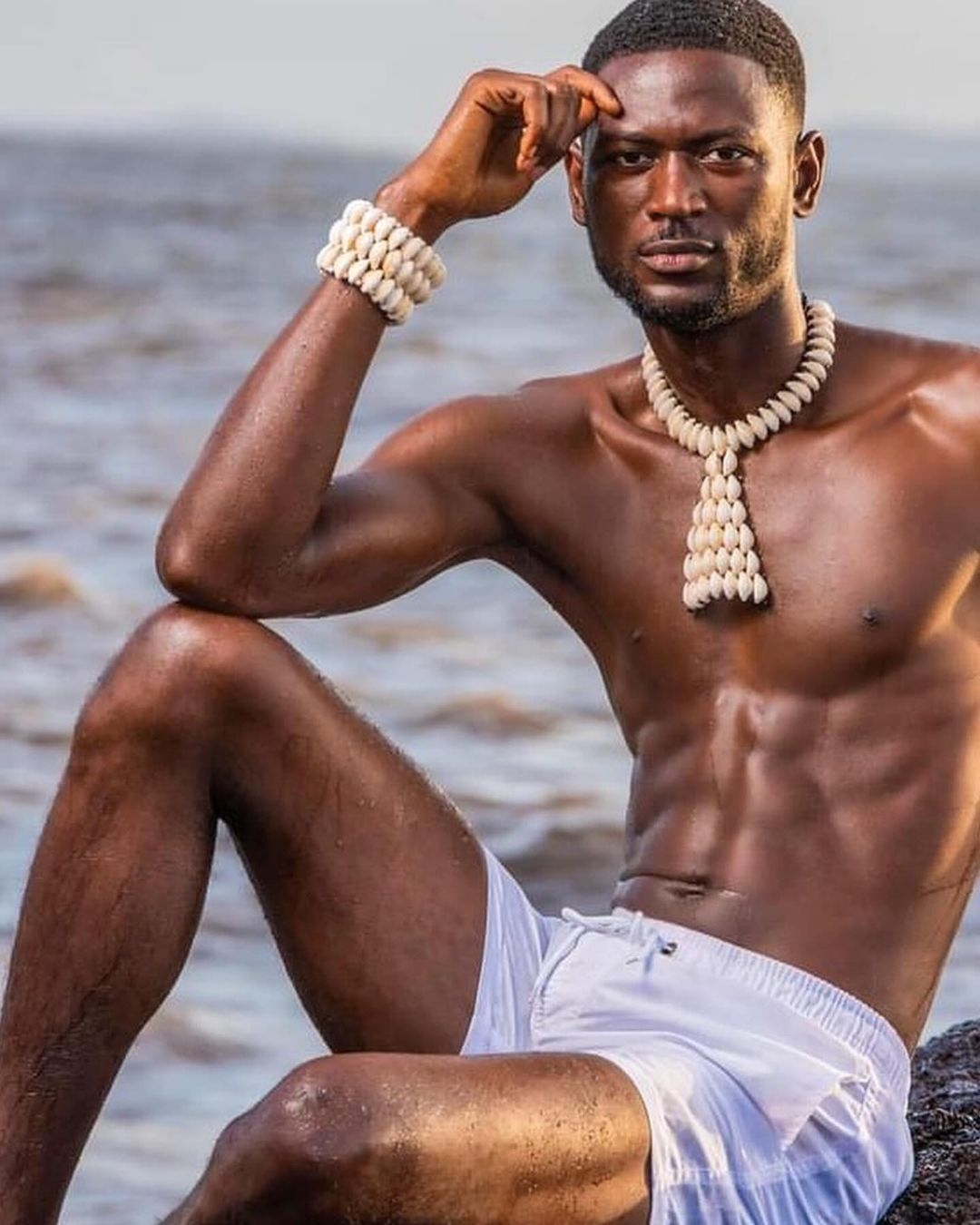 Djibril Cissé (28 tuổi) và là một nhà hoạt động vì môi trường đến từ Conakry (Guinée). Anh có bằng về văn học hiện đại và là chủ tịch của Ủy ban sinh viên trường đại học. Djibril có năng khiếu đặc biệt trong việc viết thơ và tự mô tả mình là người yêu thiên nhiên và thích làm vườn.