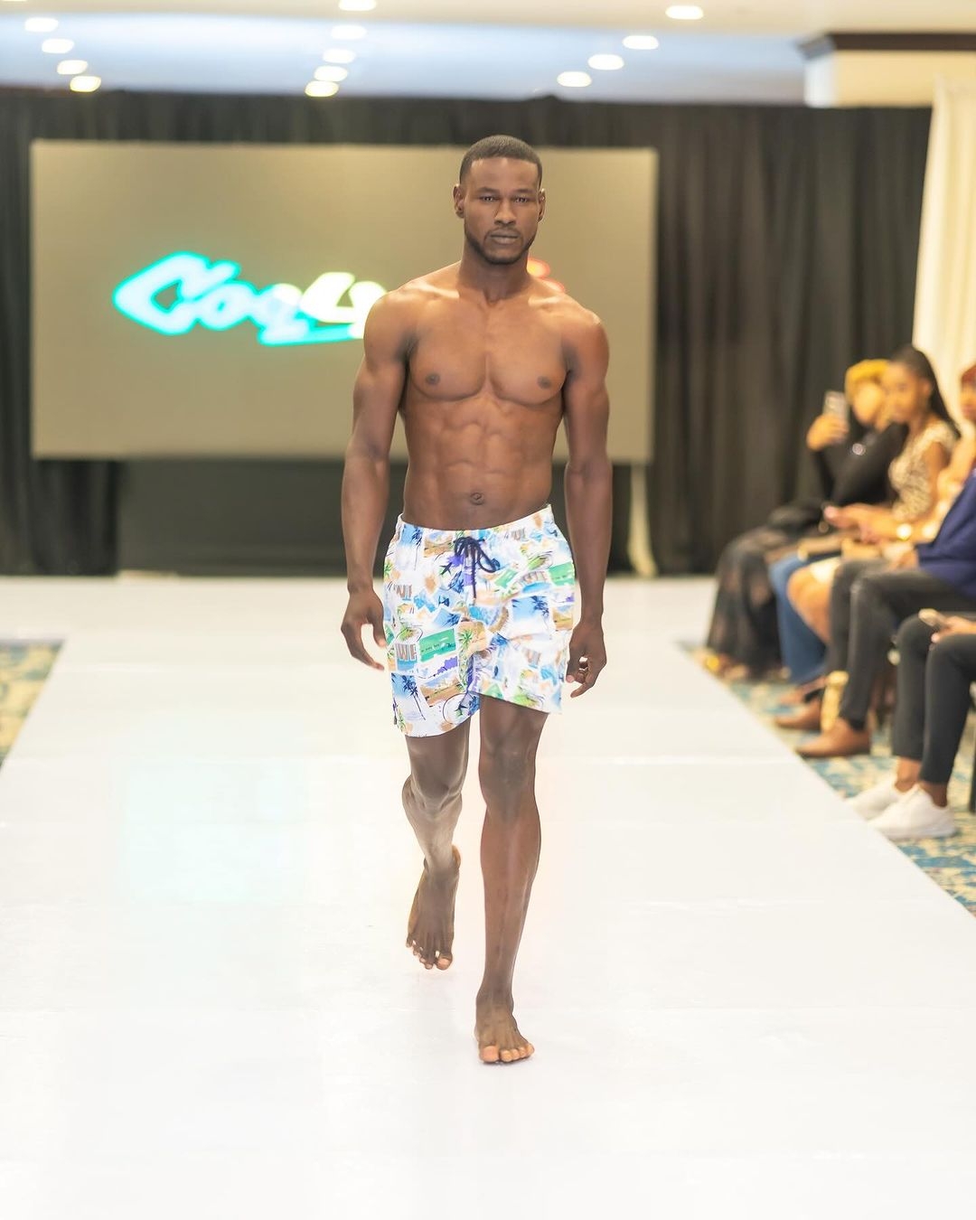 Jamaica tham gia cuộc thi Mr World lần đầu tiên vào năm 1996 cùng với Richard Nevers. Anh đã lọt vào Top 5 chung cuộc. Năm 1998, tại Bồ Đào Nha, Kinte Thelwell cũng đã thể hiện khá tốt khi lọt vào Top 6 chung cuộc. 26 năm sau, Tarique sẽ đưa Jamaica trở lại đấu trường thế giới.
