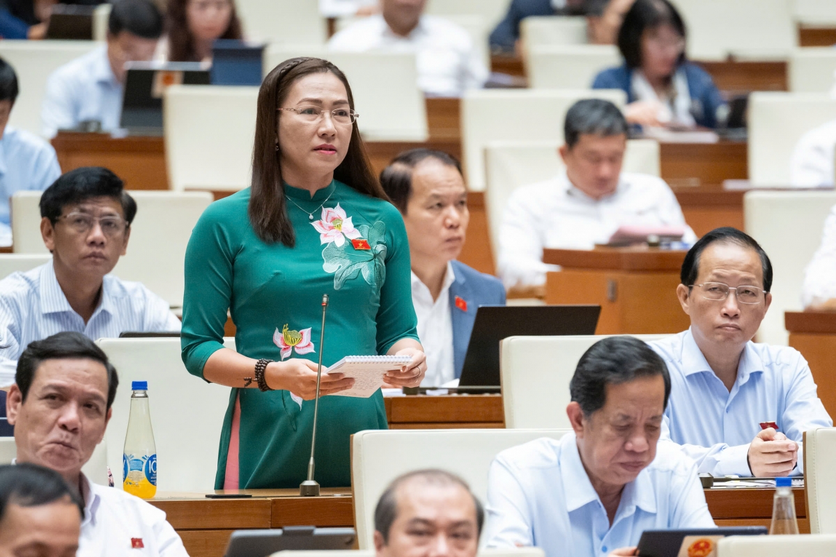Đại biểu Nguyễn Thị Yến Nhi, đoàn Bến Tre (Ảnh: Quốc hội)