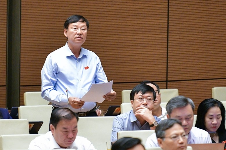 Đại biểu Nguyễn Hữu Chính (Đoàn Hà Nội)