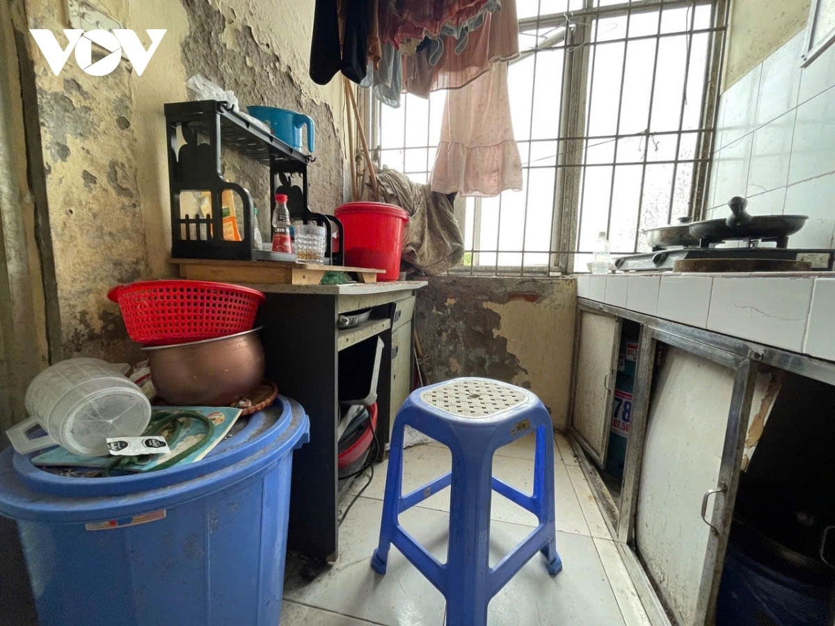 Bên trong một căn hộ xuống cấp ở Khu tái định cư A6 Nam Trung Yên (Trung Hòa-Cầu Giấy-Hà Nội)