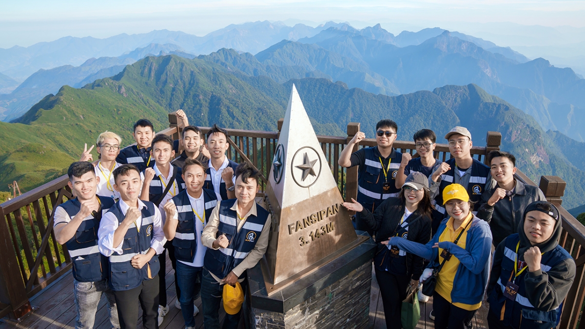 Các nhân viên Sun Group tại Fansipan Legend (Sa Pa)