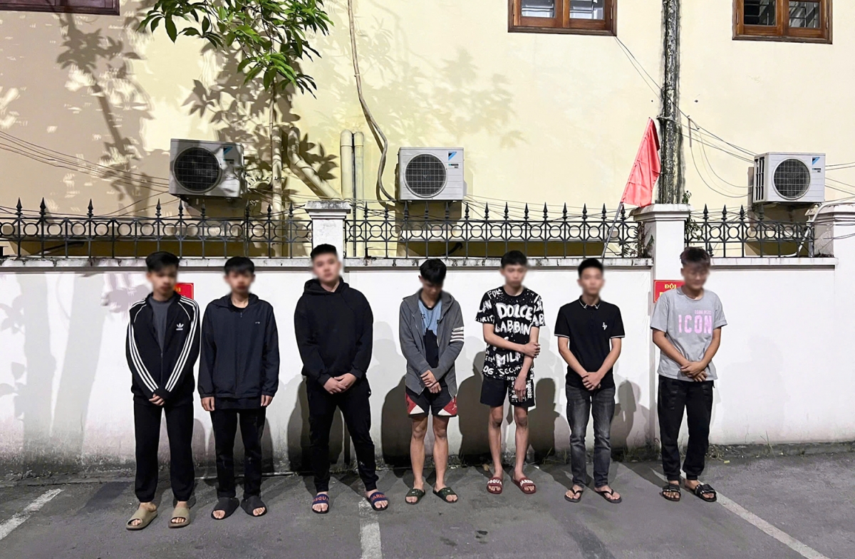 Nhóm đối tượng tại cơ quan công an