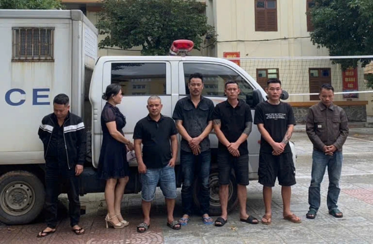 Nhóm người đánh bạc bị bắt quả tang