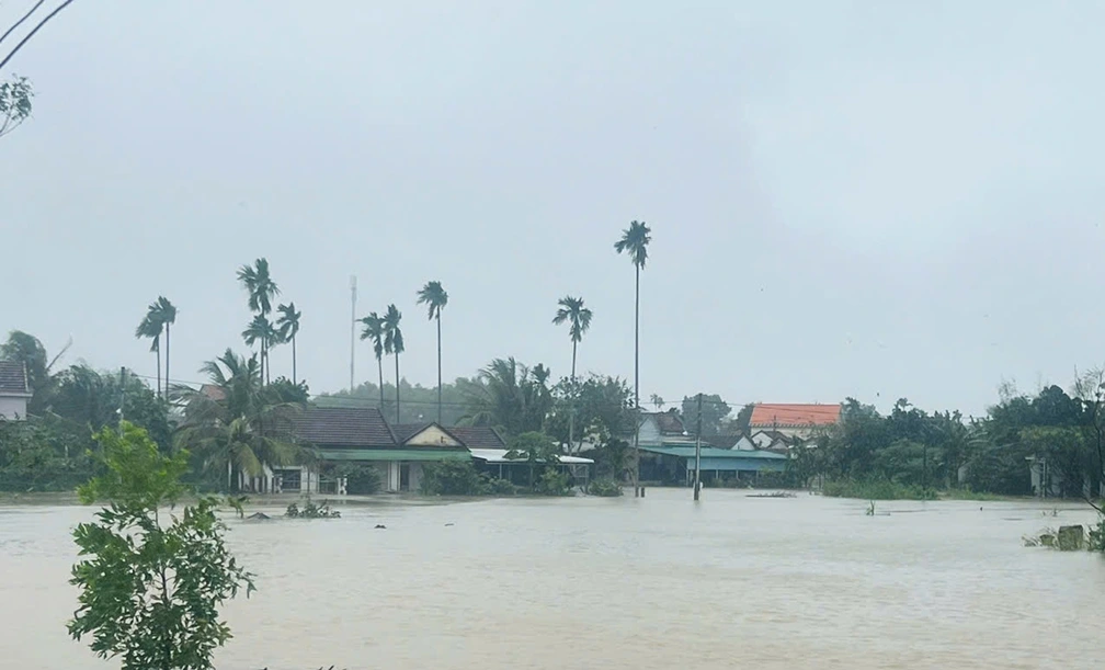 Nước từ thượng nguồn đổ về khiến nước lên nhanh