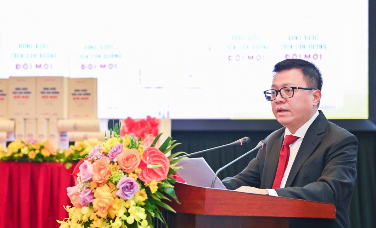 Ông Lê Quốc Minh - Tổng Biên tập Báo Nhân Dân phát biểu tại lễ ra mắt sách. 