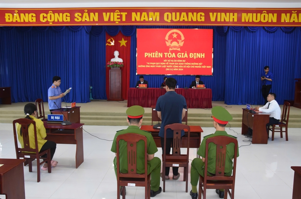 Quang cảnh phiên tòa giả định. Ảnh: N.Khang
