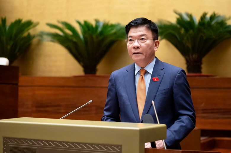 Phó Thủ tướng Lê Thành Long trình bày Tờ trình Luật Thuế thu nhập doanh nghiệp (sửa đổi). Ảnh: Quốc hội