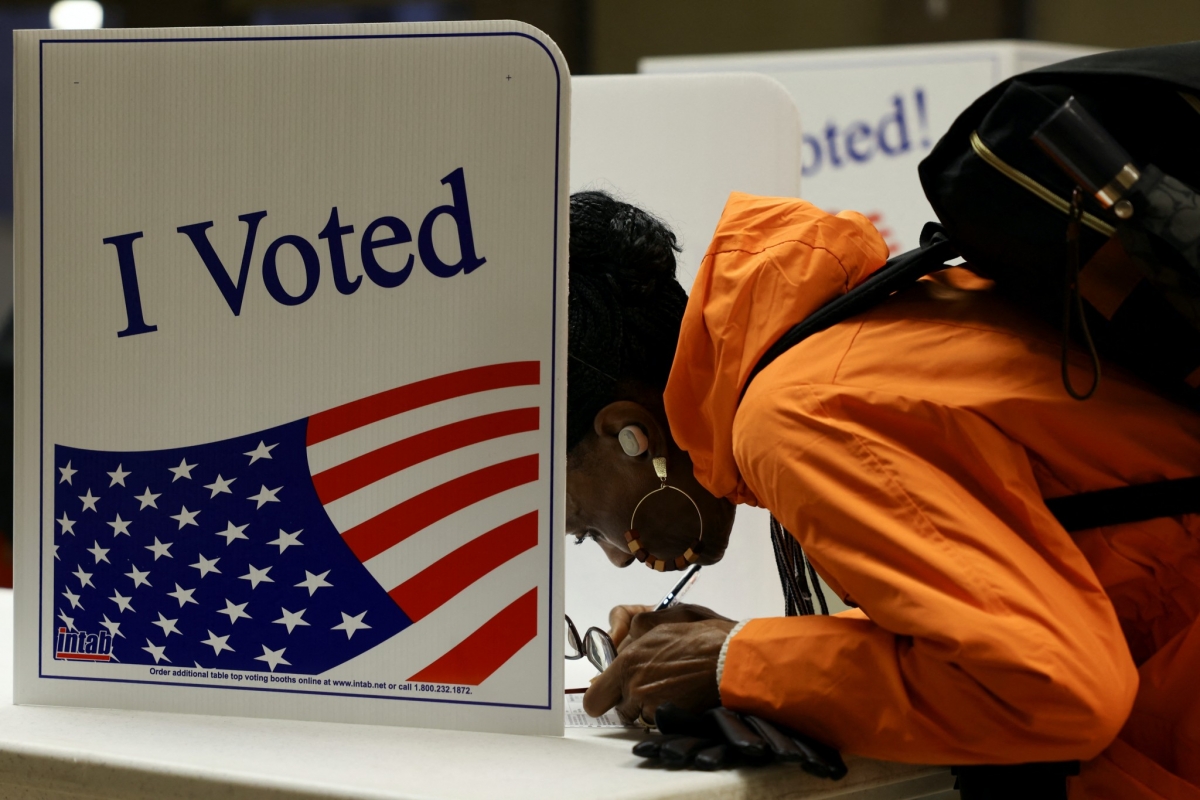 Người dân đi bầu cử Tổng thống Mỹ tại Pennsylvania, Mỹ ngày 5/11. Nguồn: Reuters