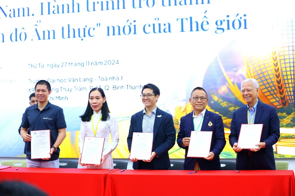 Ký kết hợp tác thúc đẩy phát triển ngành ẩm thực Việt Nam. Ảnh: Khanh Nguyễn