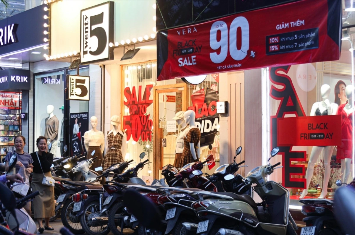 Some stores are even offering customers huge discounts of up to 90%.