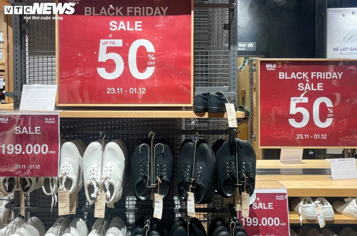 Sportswear brands apply discounts ranging from 40% to 50% in stores nationwide, with the offer set to last until the end of November.