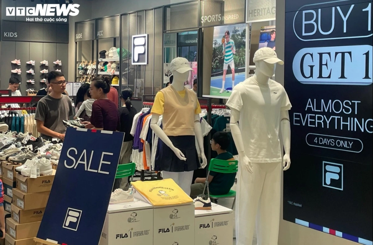 The annual event provides a chance for many fashion lovers to enjoy big sales when purchasing items from famous brands.