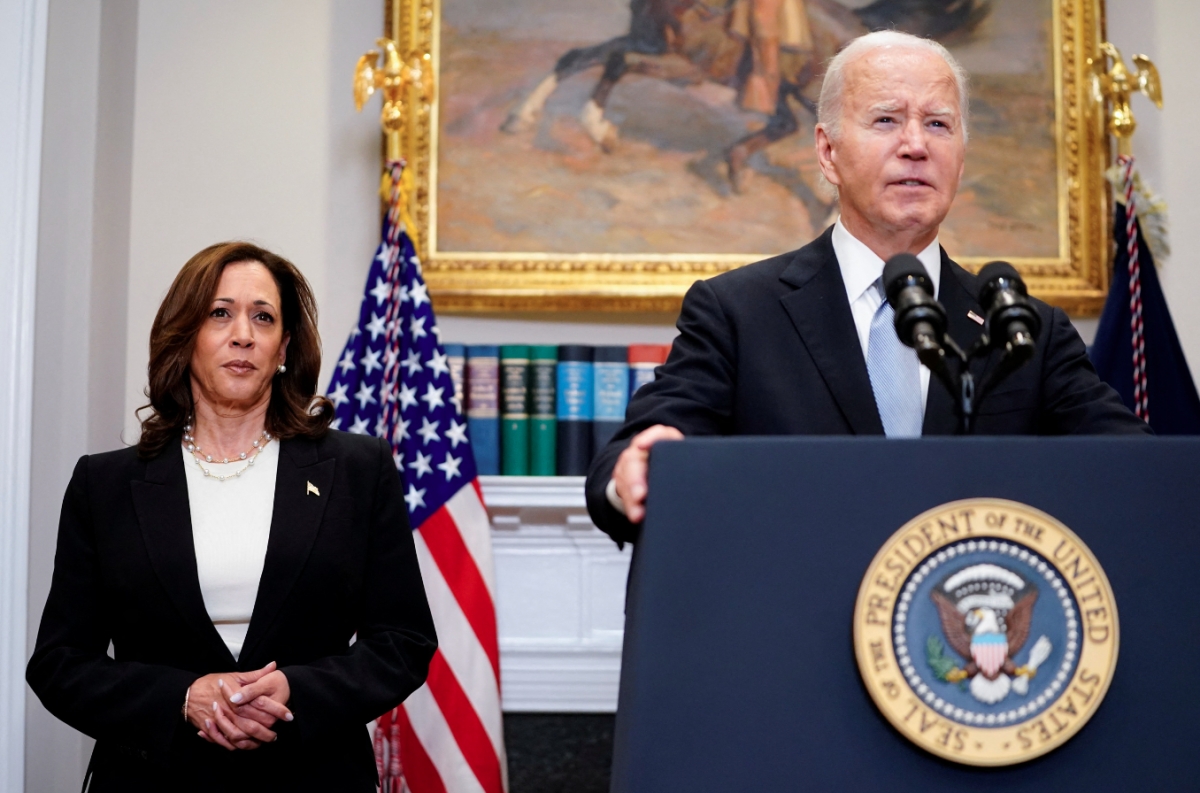 Bà Harris (trái) và ông Biden (phải). Ảnh: Getty