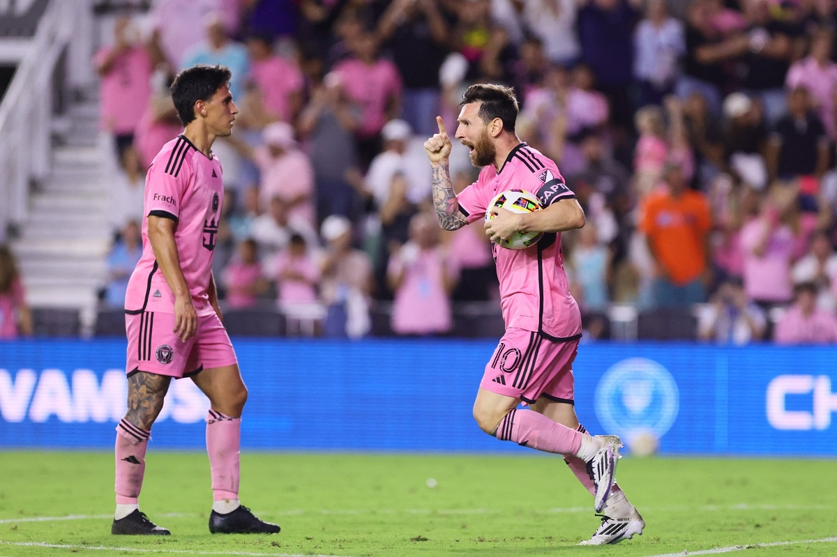 Messi ghi bàn nhưng Inter Miami vẫn thất bại và bị loại. (Ảnh: Reuters). 