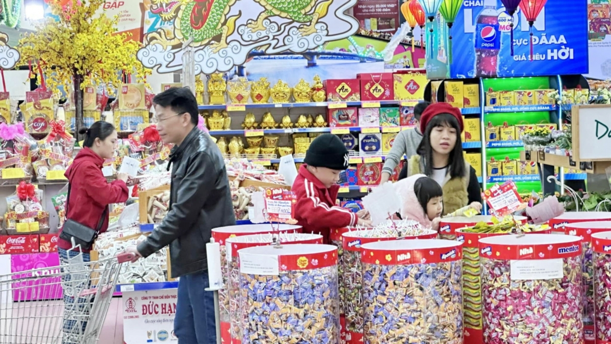 Bộ Công Thương yêu cầu bảo đảm cung - cầu hàng hoá, bình ổn thị trường cuối năm 2024 và dịp Tết Nguyên đán Ất Tỵ 2025. 
