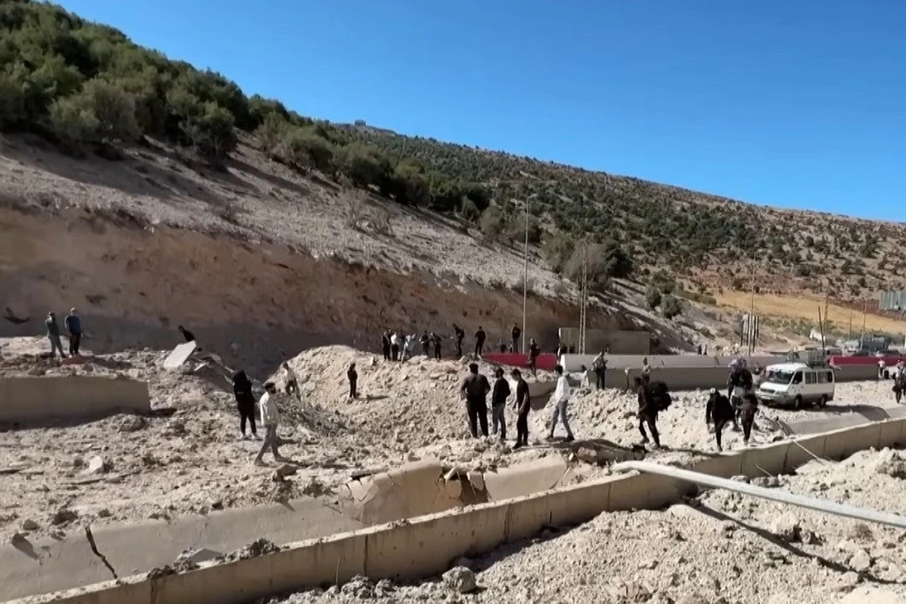 Israel tiếp tục không kích vào Lebanon và Syria