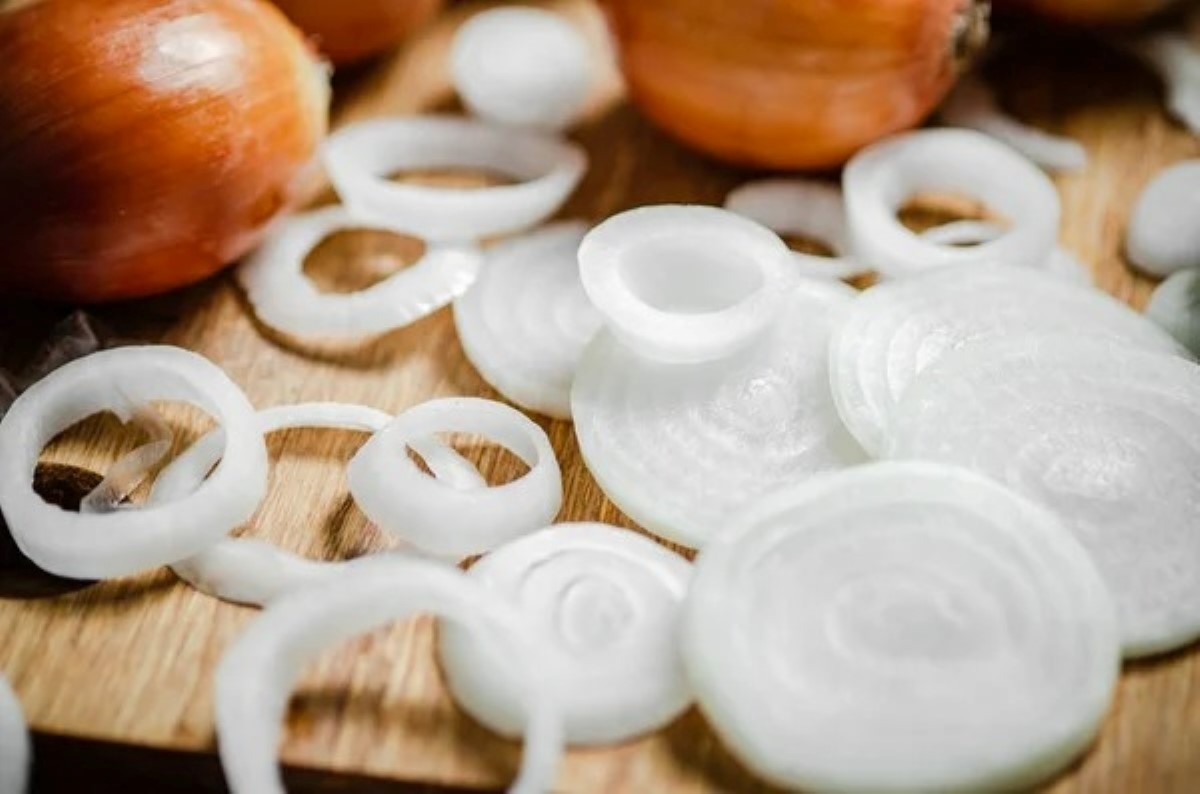 Hành tây giúp cải thiện sức khỏe đường ruột. Ảnh: Istock