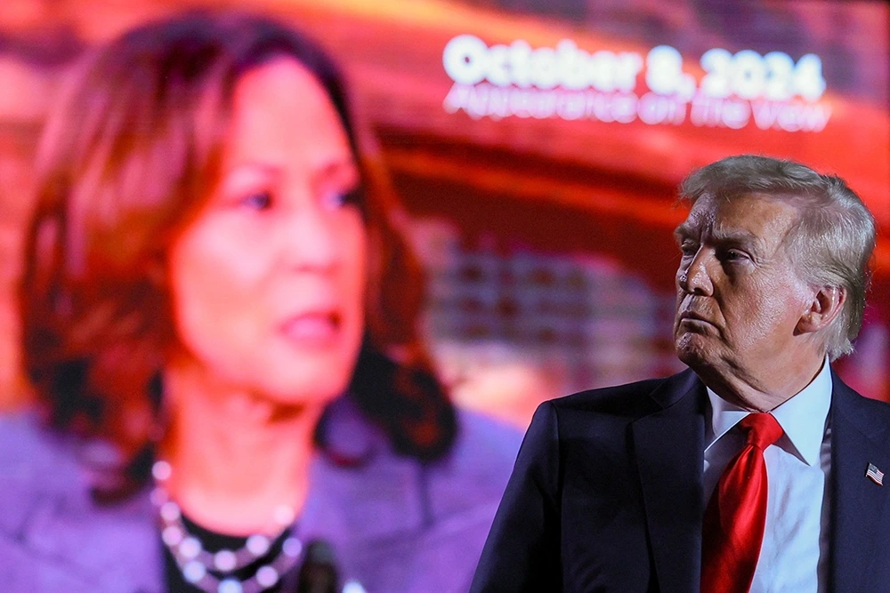 Cựu Tổng thống Donald Trump sẽ đối đầu với Phó Tổng thống Kamala Harris trong cuộc bầu cử được dự đoán là một cuộc đua căng thẳng. Ảnh: Reuters