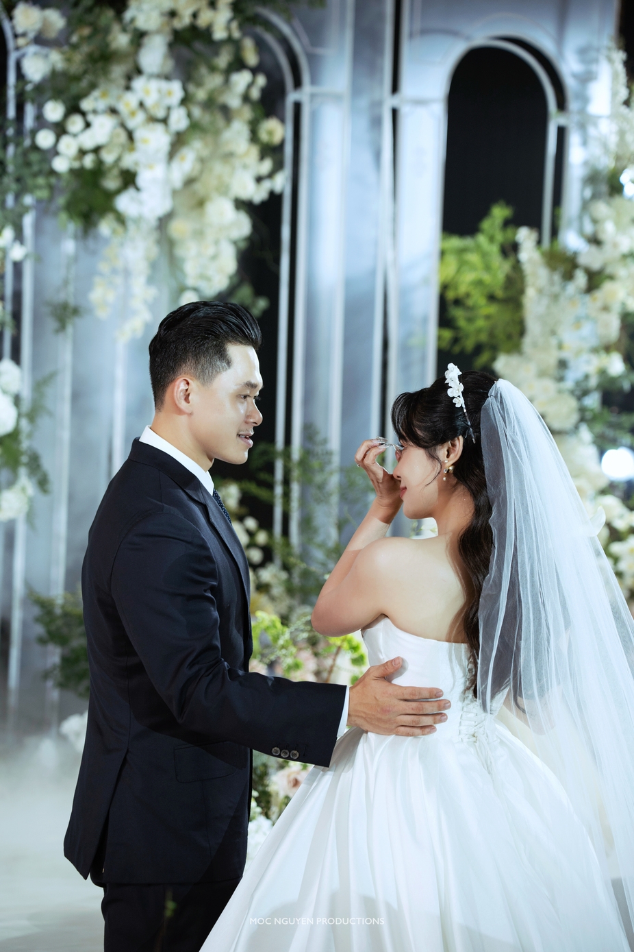 Để có được ngày trọng đại này, Thái Trinh không khỏi xúc động khi nhớ lại những thử thách mà cả hai đã cùng vượt qua.