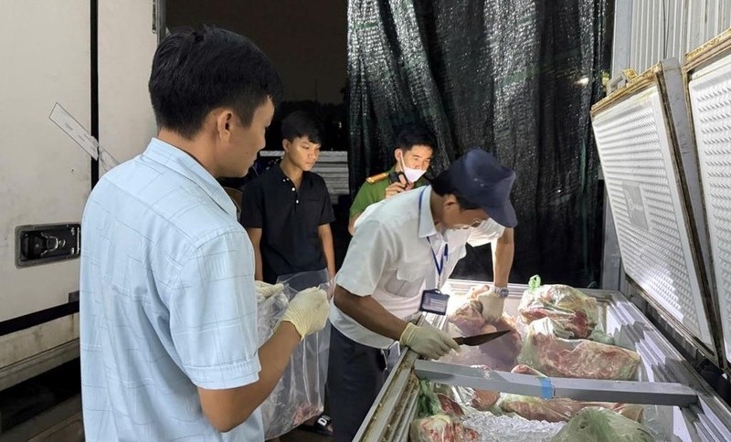 Lực lượng chức năng tỉnh Đồng Nai xử lý vụ việc (Ảnh: CTV)