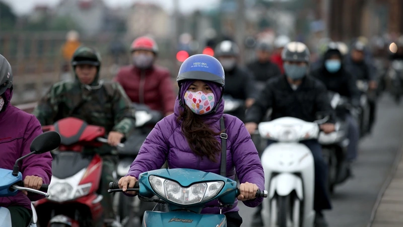Hà Nội đêm và sáng rét, ngày nắng