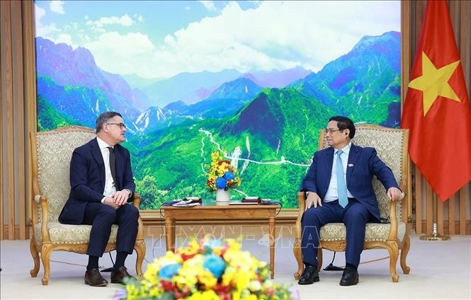 Thủ tướng Phạm Minh Chính tiếp Thủ hiến bang Hessen (Đức) Boris Rhein. (Ảnh: TTXVN)