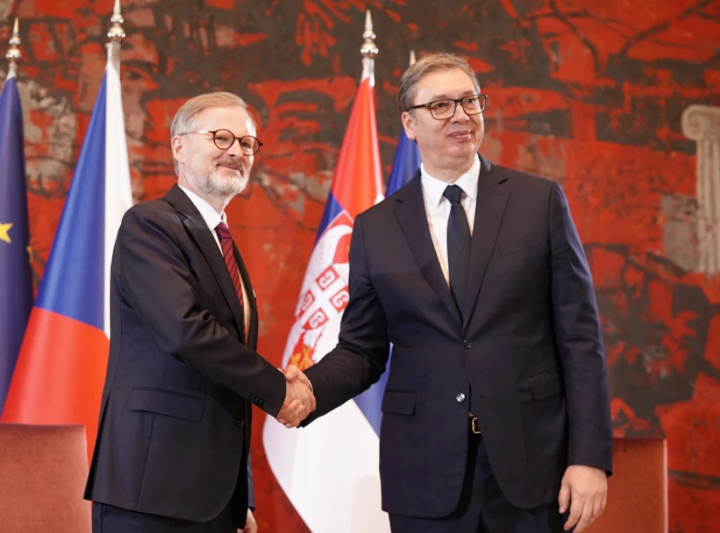 Thủ tướng Séc Petr Fiala (trái) và Tổng thống Serbia Aleksandar Vucic (phải). (Ảnh: tanjug.rs)