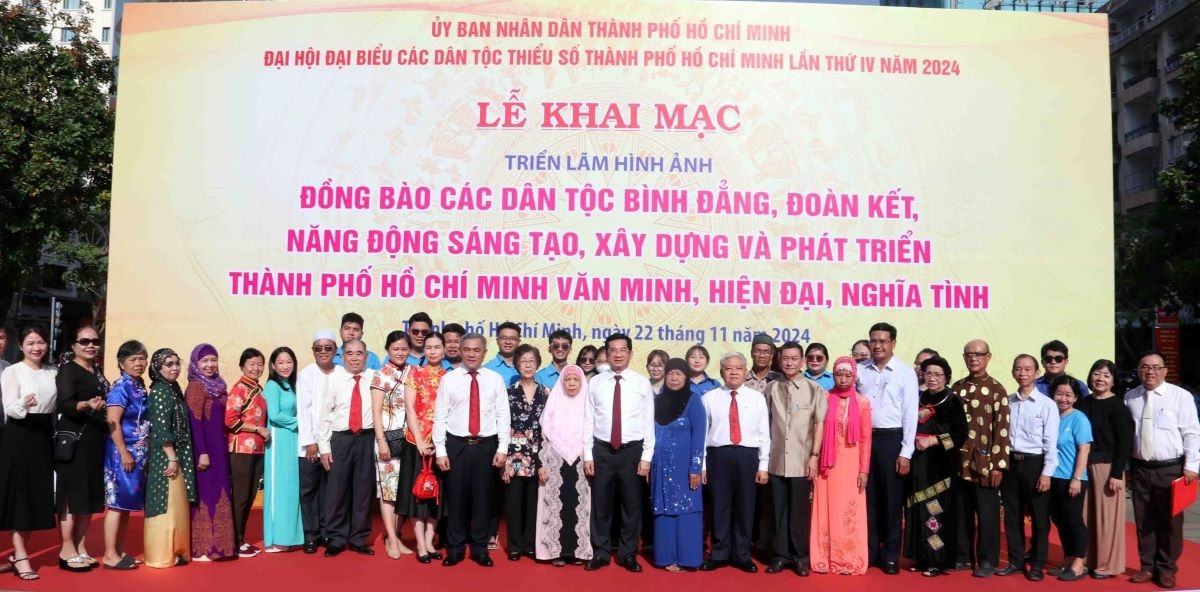 Các đại biểu dự lễ khai mạc triển lãm ảnh sáng 22/11 (ảnh: P.D)